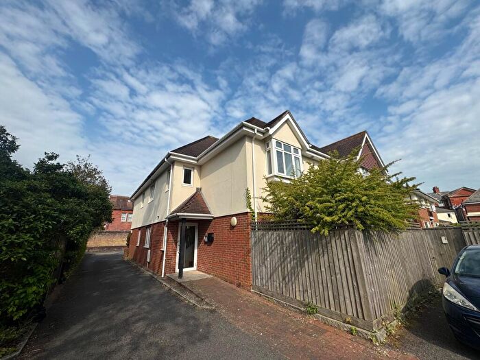 2 Bedroom Apartment To Rent In Chessel Avenue, Bournemouth, BH5