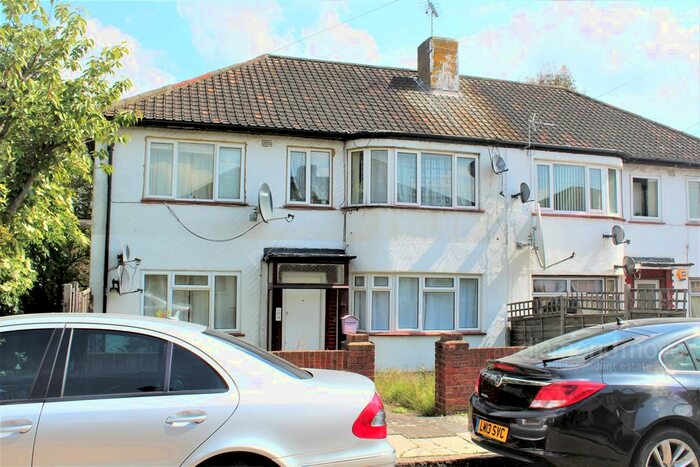 2 Bedroom Maisonette To Rent In Otterburn Gardens, Isleworth, TW7