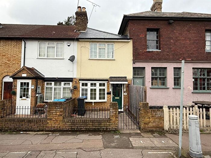 2 Bedroom Cottage For Sale In South Ordnance Road, Enfield, EN3