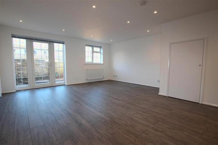 3 Bedroom Property To Rent In Capstan Ride, The Ridgeway, Enfield, EN2