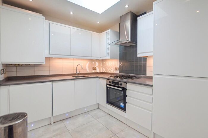 3 Bedroom Flat To Rent In Shakespeare Road, London, SE24