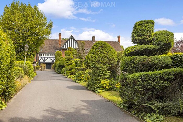 1 Bedroom Retirement Property For Sale In Gunters Mead, Esher, KT10