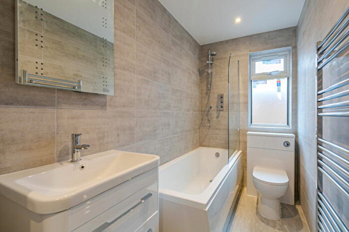 1 Bedroom Flat For Sale In Hereford Close, Guildford, GU2
