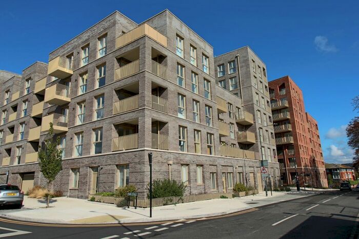 2 Bedroom Flat To Rent In Park Street, Maidenhead, Berkshire, SL6