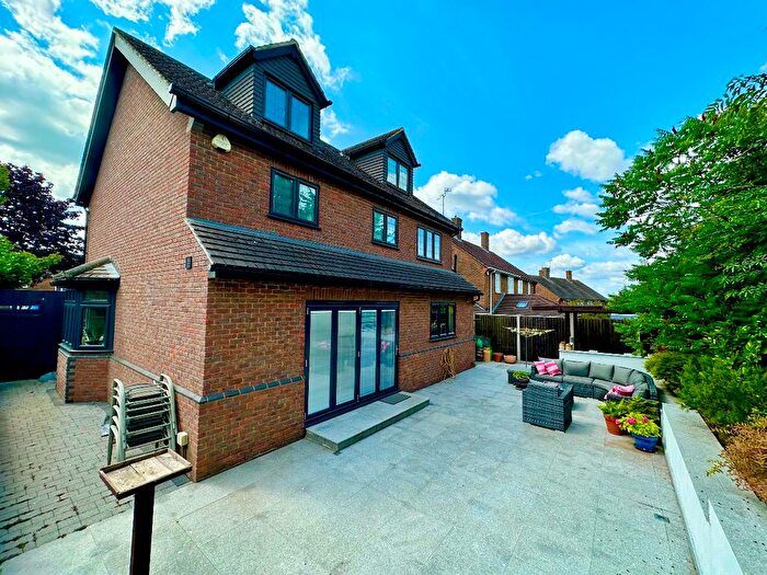 4 Bedroom Detached House For Sale In Priory Road, Romford, RM3