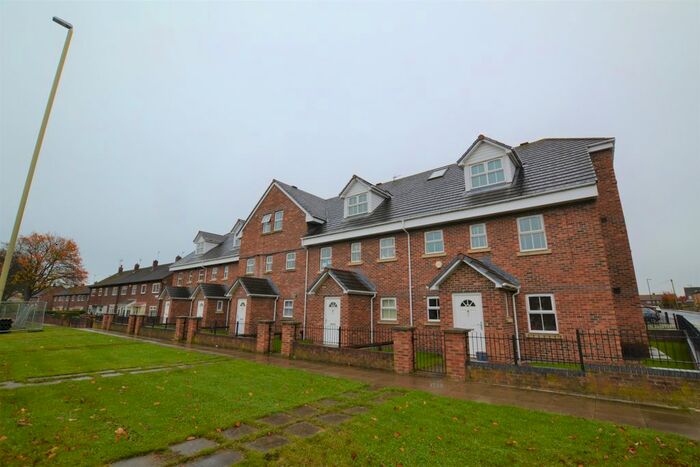 2 Bedroom Flat To Rent In Bonnar Court, Hebburn, NE31