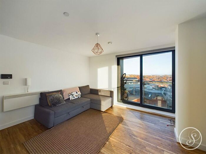 2 Bedroom Flat To Rent In Cross Green Lane, Leeds, LS9