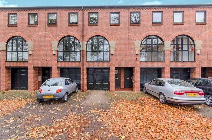 3 Bedroom Town House To Rent In County House Mews, Monkgate Cloisters, York YO31