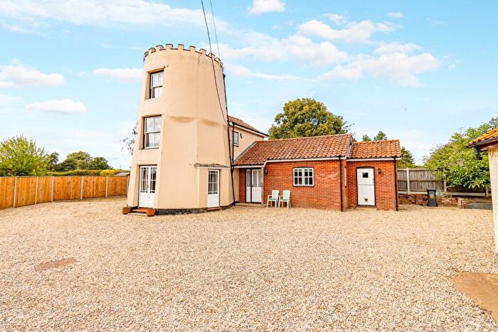 3 Bedroom Detached House For Sale In Holt Road, Fakenham, Norfolk, NR21