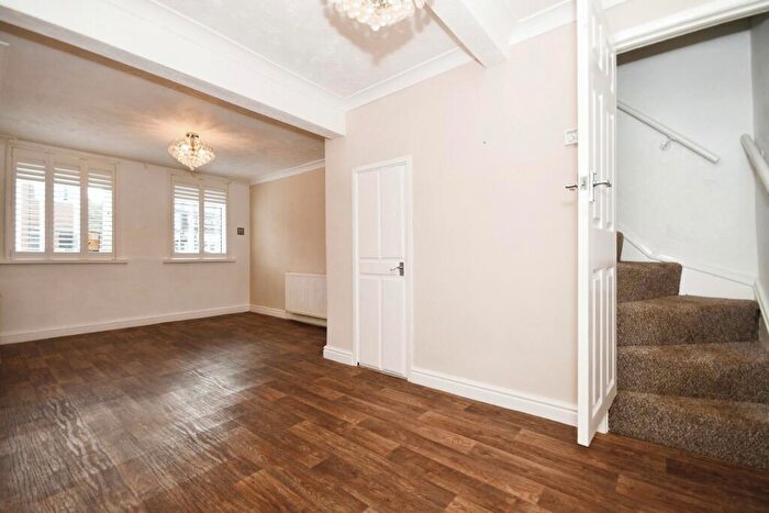 2 Bedroom Terraced House For Sale In Chatsworth Road, Chesterfield, Derbyshire, S40