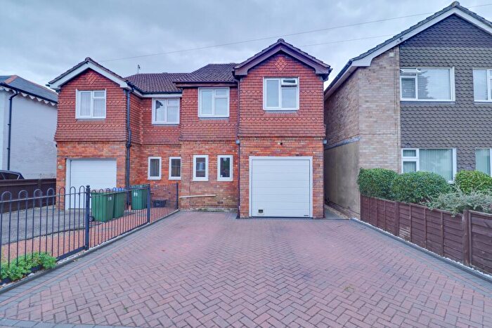 4 Bedroom Semi-Detached House For Sale In Obelisk Road, Woolston, SO19