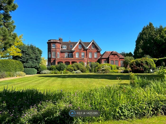2 Bedroom Flat To Rent In Summersbury Hall, Guildford, GU4