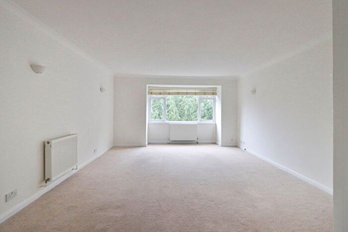2 Bedroom Flat To Rent In Rodney Close, New Malden, KT3