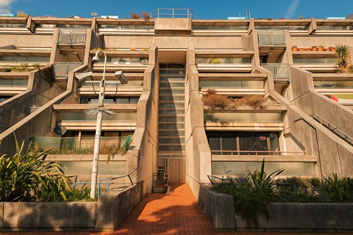 2 Bedroom Flat For Sale In Rowley Way, St Johns Wood, NW8