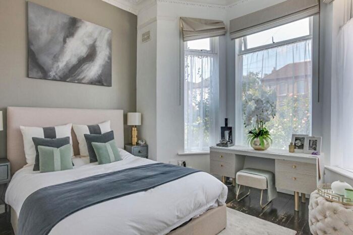 1 Bedroom Apartment To Rent In Mansfield Road, Ilford, IG1