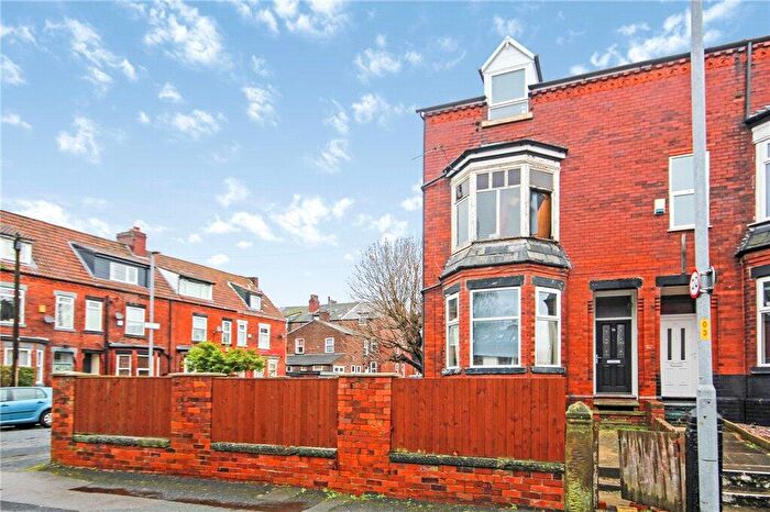 4 Bedroom Maisonette To Rent In Booth Avenue, Fallowfield, Manchester, M14