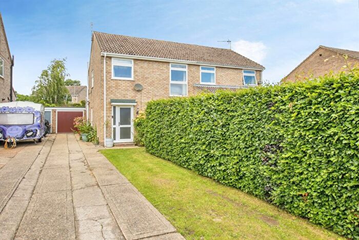 3 Bedroom Semi-Detached House For Sale In Orchard Close, Woodbridge, IP12