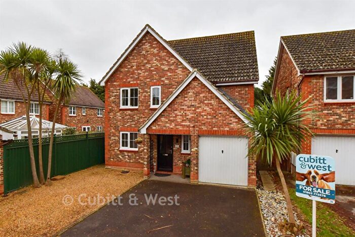 4 Bedroom Detached House For Sale In Harebell Close, Littlehampton, West Sussex, BN17