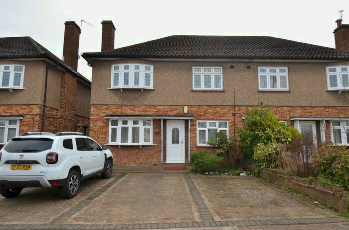 2 Bedroom Maisonette To Rent In Station Road, Gidea Park, Romford, RM2
