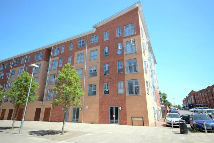 2 Bedroom Flat To Rent In Moulsford Mews, Reading, RG30