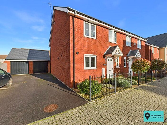 3 Bedroom Semi Detached House For Sale In Cottonwood Grove, Brockworth, GL3