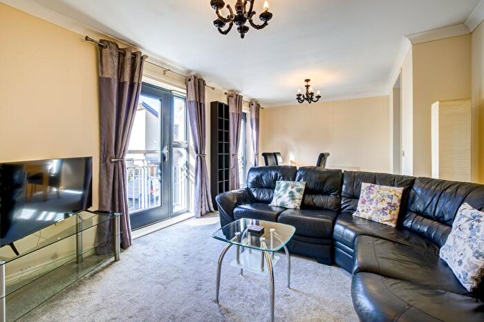 2 Bedroom Flat To Rent In Hursley Walk, NE6