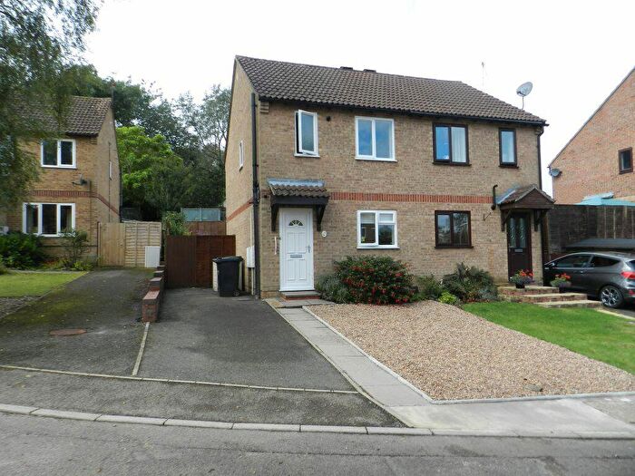 2 Bedroom House To Rent In Stefen Hill, NN11