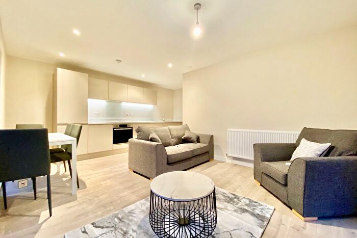 2 Bedroom Flat To Rent In Green Quarter, Cross Green Lane, Leeds, LS9