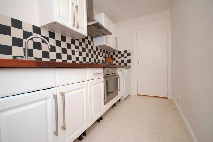 2 Bedroom Flat To Rent In Wray Crescent, London, N4