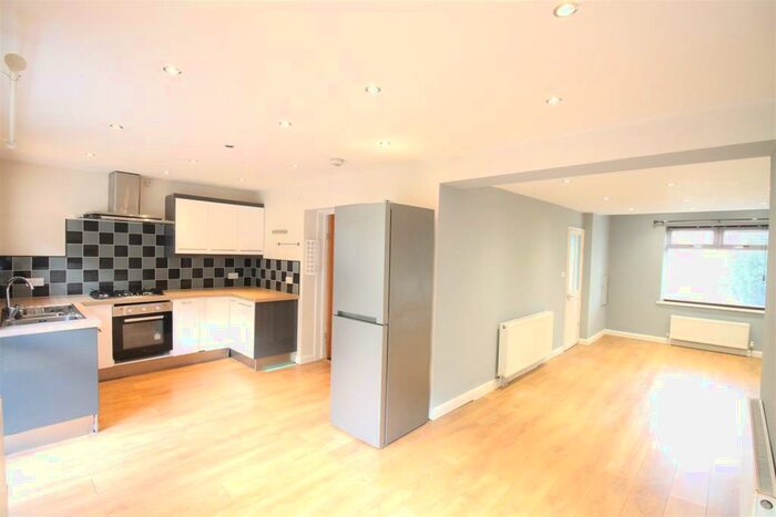 4 Bedroom Semi-Detached House To Rent In Cambridge Street, Shepshed, LE12