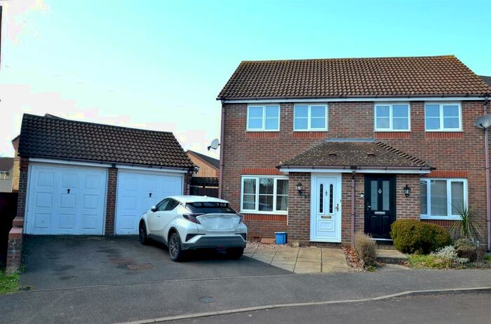 2 Bedroom Semi-Detached House To Rent In Chells Manor Stevenage, SG2