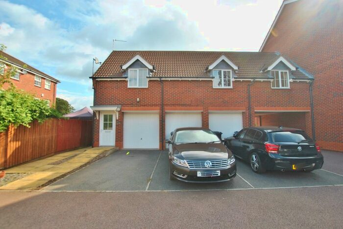 2 Bedroom Flat To Rent In Hunt Close, Radcliffe-On-Trent, Nottingham, Nottinghamshire, NG12
