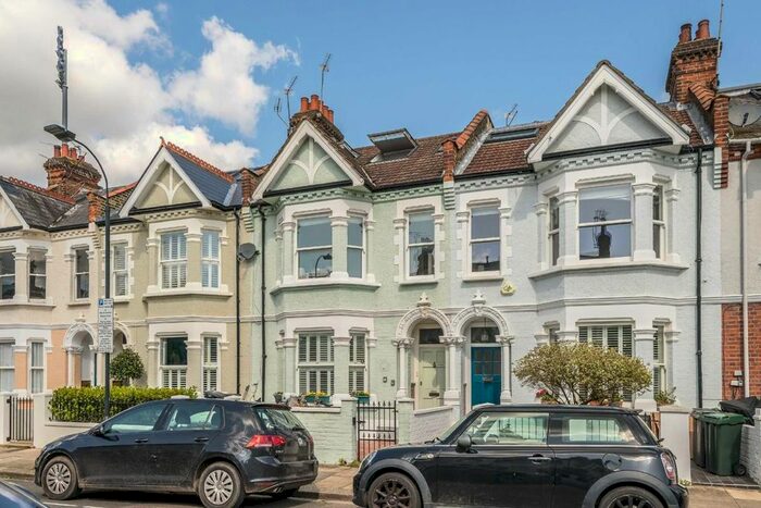 3 Bedroom Flat To Rent In Greswell Street, London, SW6