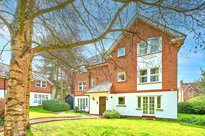 2 Bedroom Apartment To Rent In Poets Court, Milton Road, Harpenden, Herts, AL5