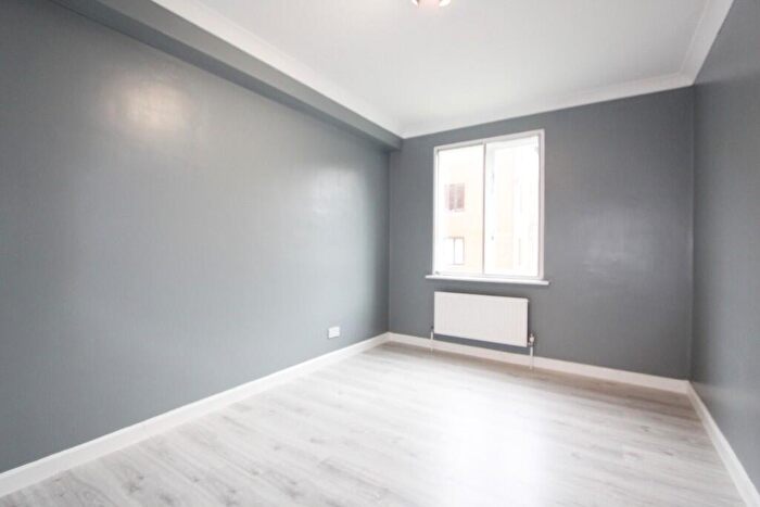 1 Bedroom Apartment For Sale In Canberra Close, London, NW4
