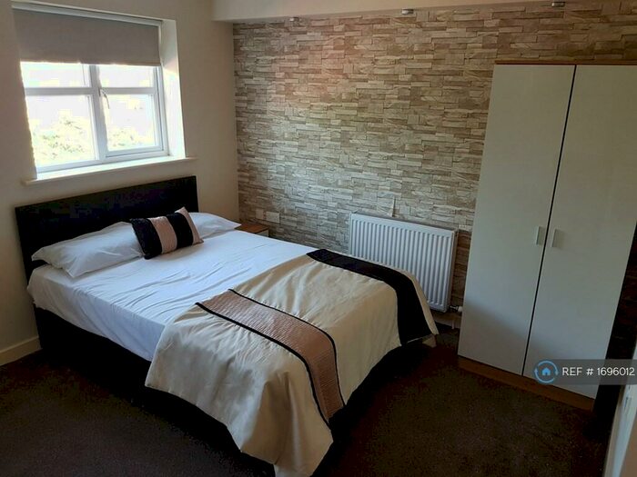Studio To Rent In Kimberworth Road, Rotherham, S61