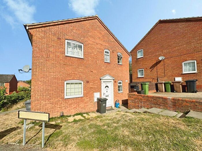 Studio To Rent In Twyford Drive, Wigmore, Luton, LU2