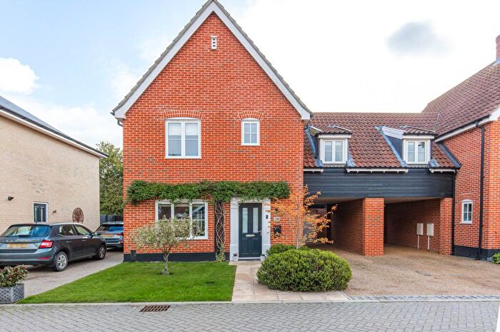3 Bedroom Link Detached House For Sale In Spacious Family Property With Orangery, Ideally Located In Holt, NR25
