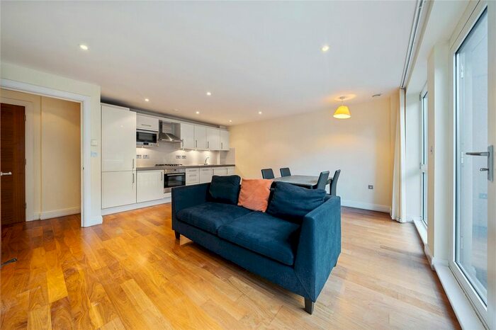 1 Bedroom Flat To Rent In Clerkenwell Road, London EC1M