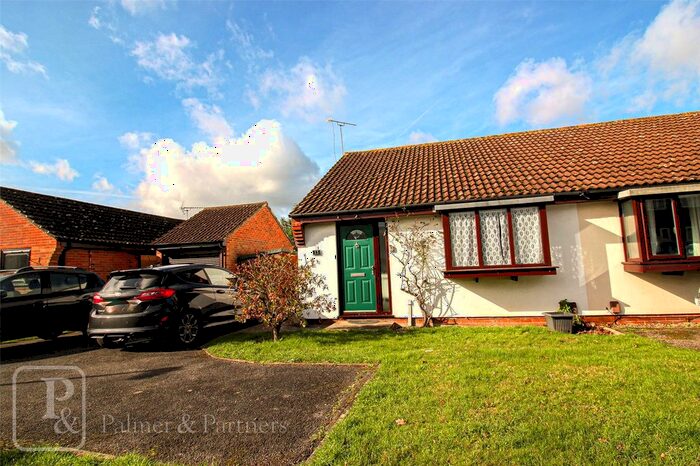 2 Bedroom Bungalow To Rent In Derwent Road, Highwoods, Colchester, Essex, CO4