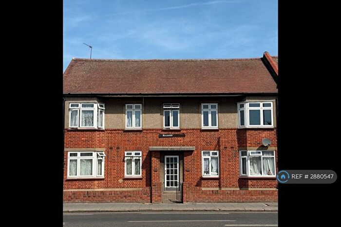 2 Bedroom Flat To Rent In High Road, Romford, RM6