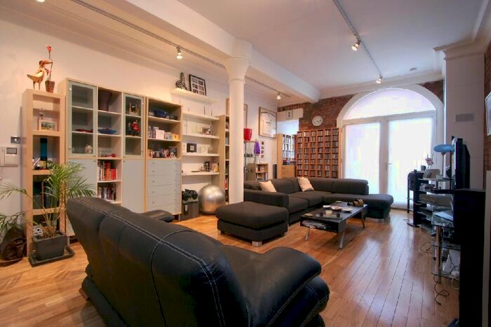 2 Bedroom Flat To Rent In The Jam Factory, Green Walk, London, SE1