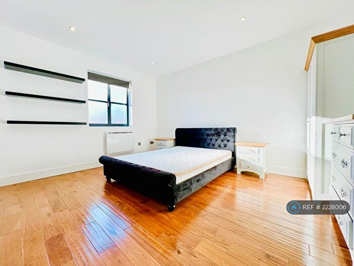 2 Bedroom Flat To Rent In Bermondsey Wall East, London, SE16
