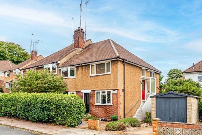 2 Bedroom Maisonette For Sale In Kenton Gardens, St. Albans, Hertfordshire, AL1