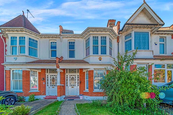 3 Bedroom Semi-Detached House For Sale In Finchley Park, London, N12