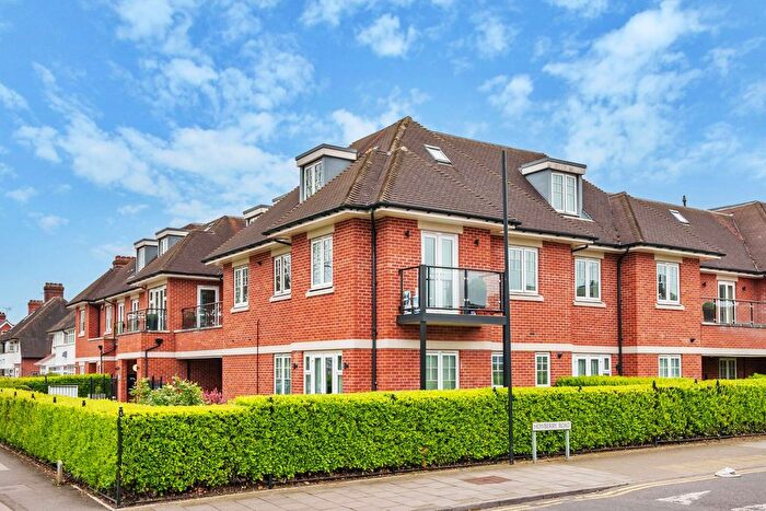 2 Bedroom Flat For Sale In Whitchurch Lane, Edgware, HA8