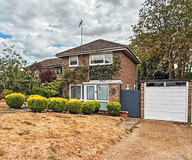 3 Bedroom End Of Terrace House For Sale In Harmans Way, Weedon, NN7