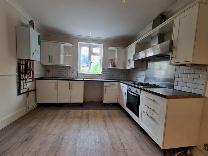 5 Bedroom Flat To Rent In Portland Avenue, Hackney, London, N16