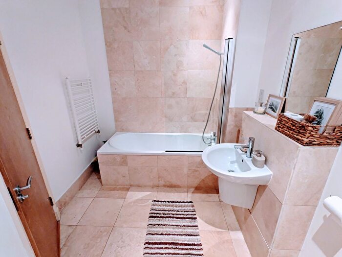 2 Bedroom Flat To Rent In Apartment, The Old Schoolhouse, - Beresford Road, Prenton, CH43