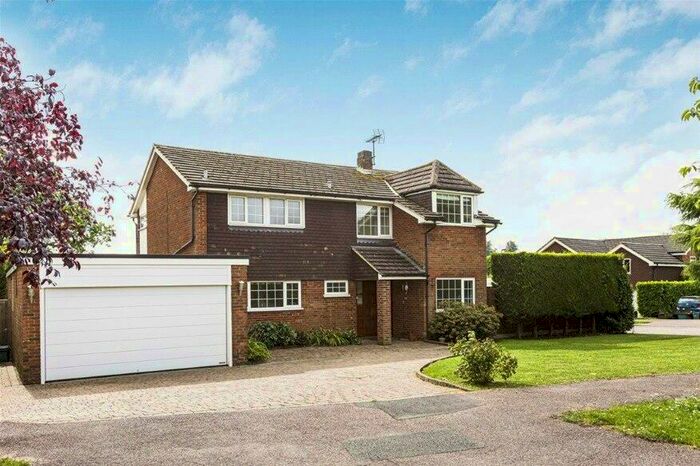 4 Bedroom Detached House To Rent In Burywick, Harpenden, AL5